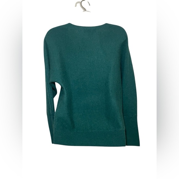 Tahari 100% Cashmere Green V-Neck Sweater 2-Ply Pullover Size Medium - Picture 4 of 6